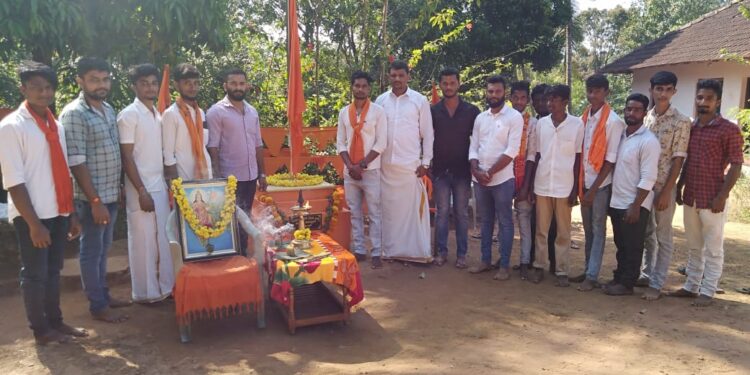 ಹಿಂಜಾವೇ ಹನುಮಾನ್ ಘಟಕದ ನೇತೃತ್ವದಲ್ಲಿ ನೂತನ ಕೇಸರಿ ಧ್ವಜ ಕಟ್ಟೆ ಉದ್ಘಾಟನೆ