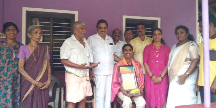 ದಕ್ಷಿಣ ಕನ್ನಡ ಜಿಲ್ಲಾ ಅತ್ಯುತ್ತಮ ಶಿಕ್ಷಕ ಪ್ರಶಸ್ತಿ ಪಡೆದ ಪ್ರಶಾಂತ್ ಅನಂತಾಡಿರವರಿಗೆ ವಲಯ ಕಾಂಗ್ರೆಸ್ ಅನಂತಾಡಿ ವತಿಯಿಂದ ಸನ್ಮಾನ