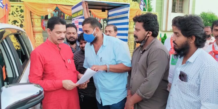 ಗೋ ಹತ್ಯೆ ನಿಷೇಧ ಕಾಯ್ದೆ ಜತೆಗೆ ಲವ್ ಜಿಹಾದ್ ನಿಷೇಧ ಜಾರಿಗೆ ಭಜರಂಗದಳದಿಂದ ಆಗ್ರಹ : ಬಿಜೆಪಿ ರಾಜ್ಯಾಧ್ಯಕ್ಷ ನಳೀನ್ ಕುಮಾರ್ ಕಟೀಲ್ ಗೆ ಮನವಿ