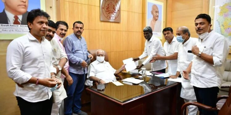 ಮಂಗಳೂರು ಅಂತರಾಷ್ಟ್ರೀಯ ವಿಮಾನ ನಿಲ್ದಾಣಕ್ಕೆ ಕೋಟಿ-ಚೆನ್ನಯ್ಯರ ಹೆಸರು ನಾಮಕರಣ ಮಾಡಬೇಕೆಂದು ಒತ್ತಾಯಿಸಿ ಮುಖ್ಯಮಂತ್ರಿಗೆ ಮನವಿ