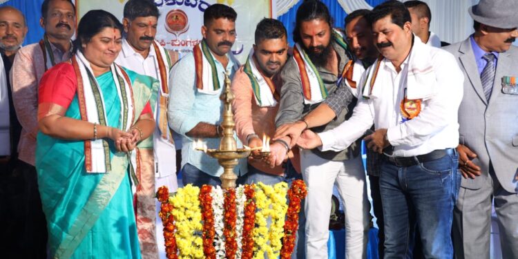 ಸತ್ಯದ  ತುಳುವೆರ್  ಸಂಘಟನೆ  ರಕ್ತದಾನ ಶಿಬಿರ : ಸಾಧಕರಿಗೆ ಸಮ್ಮಾನ