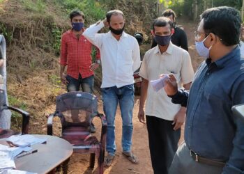 ಪುತ್ತೂರಿನ ಹಂಟ್ಯಾರಿನಲ್ಲಿ ಅಭ್ಯರ್ಥಿಗಳ ಚಿನ್ನೆಯ ಪತ್ರ ಪತ್ತೆ  : ಪ್ರಕರಣವನ್ನ ಪತ್ತೆ ಹಚ್ಚಿದ  ಚುನಾವಣಾಧಿಕಾರಿ ಡಾ. ಯತೀಶ್ ಉಳ್ಳಾಲ್