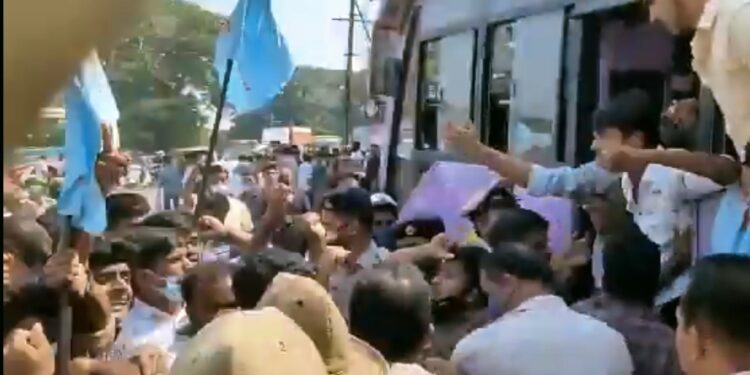 ಸಂಸದ ನಳೀನ್ ಕುಮಾರ್ ಕಟೀಲ್ ಕಛೇರಿಗೆ ಮುತ್ತಿಗೆ ಹಾಕಲು ಯತ್ನ ಪೋಲೀಸರು CFI ಕಾರ್ಯಕರ್ತರ ನಡುವೆ ಘರ್ಷಣೆ