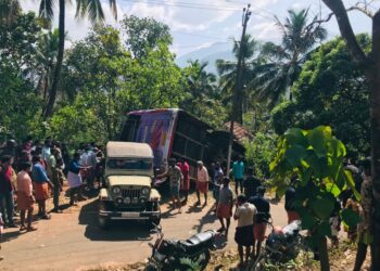 ಮನೆಯ ಮೇಲೆ ಉರುಳಿ ಬಿದ್ದ ಮದುವೆ ದಿಬ್ಬಣದ ಬಸ್: ಸಾವಿನ ಸಂಖ್ಯೆ 8 ಕ್ಕೇರಿಕೆ | ಹತ್ತಕ್ಕೂ ಅಧಿಕ ಮಂದಿಯ ಸ್ಥಿತಿ ಗಂಭೀರ