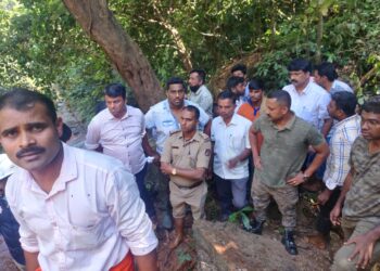 ಬೆಳ್ತಂಗಡಿ: ಜಲಪಾತದಲ್ಲಿ ಸ್ನಾನ ಮಾಡುತ್ತಿದ್ದವರ ಮೇಲೆ ಗುಡ್ಡ ಕುಸಿತ :; ಓರ್ವ ನಾಪತ್ತೆ; ಮಣ್ಣಿನಡಿಯಲ್ಲಿ ಸಿಲುಕಿರುವ ಶಂಕೆ