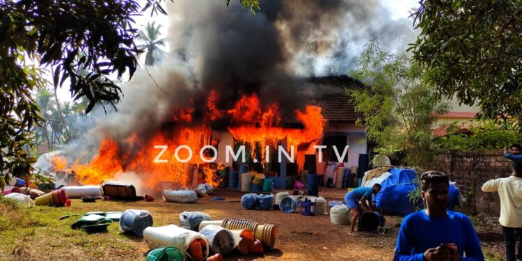 BREAKING NEWS : ಚಿಕ್ಕ ಪುತ್ತೂರು ಮನೆಗೆ ಬೆಂಕಿ :; ಸ್ಥಳಕ್ಕೆ ಆಗಮಿಸಿದ ಅಗ್ನಿಶಾಮಕ ದಳ