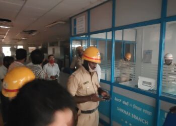 ಕೆನರಾ ಬ್ಯಾಂಕ್ ನಲ್ಲಿ ಶಾರ್ಟ್ ಸರ್ಕ್ಯೂಟ್ – ತಪ್ಪಿದ ಅನಾಹುತ : ಸ್ಥಳಕ್ಕಾಗಮಿಸಿದ ಅಗ್ನಿ ಶಾಮಕ ದಳ