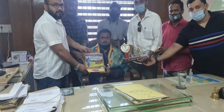 ಸಿಟಿ ಸ್ಪೋಟ್ಸ್ & ಆರ್ಟ್ಸ್ ಕ್ಲಬ್ ಪುತ್ತೂರು ಹಾಗೂ ಕ್ಲಾಸಿಕ್ ಫ್ರೆಂಡ್ಸ್ ಸೌದಿ ಅರೇಬಿಯಾ ವತಿಯಿಂದ ಡಾ. ಯತೀಶ್ ಉಳ್ಳಾಲ್ ರವರಿಗೆ ಅಭಿನಂದನೆ :; ಸನ್ಮಾನ