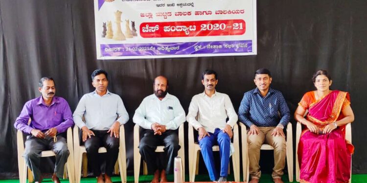 ವಿವೇಕಾನಂದ ಪದವಿಪೂರ್ವ ಕಾಲೇಜಿನಲ್ಲಿ ಜಿಲ್ಲಾ ಮಟ್ಟದ ಚೆಸ್ ಪಂದ್ಯಾಟ :; ಚೆಸ್ ಪಂದ್ಯಾಟವು ವಿದ್ಯಾರ್ಥಿಗಳಲ್ಲಿ ಸ್ಪರ್ಧಾ ಮನೋಭಾವವನ್ನು ಮೂಡಿಸಲು ಸಹಾಯ- ರವಿ ಮುಂಗ್ಲಿಮನೆ