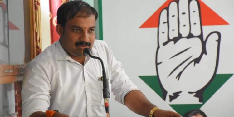 ಇಂಧನ ಬೆಲೆ ಏರಿಕೆ ಜನರನ್ನು ಸಂಕಷ್ಟದ ಕೂಪಕ್ಕೆ ತಳ್ಳಿದೆ : ಸ್ಥಗಿತಗೊಂಡಿರುವ ಇಂದೀರಾ ಕ್ಯಾಂಟೀನ್ ಮತ್ತೆ ತೆರೆಯದೆ ಹೋದರೆ ಪ್ರತಿಭಟನೆ: ಯುವ ಕಾಂಗ್ರೆಸ್ ಅಧ್ಯಕ್ಷ ಶ್ರೀ ಪ್ರಸಾದ್