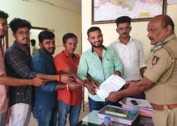 ಎಸ್ ಡಿ ಪಿ ಐ ಮುಖಂಡ ರಿಯಾಜ್ ಪರಂಗಿಪೇಟೆ ವಿರುದ್ದ  ಪುತ್ತೂರು ನಗರ ಪೊಲೀಸ್ ಠಾಣೆಯಲ್ಲಿ ದೂರು :; ಸರಿಯಾದ ಕ್ರಮ ಕೈಗೊಳ್ಳಲು ಹಿಂಜಾವೇ ಮನವಿ