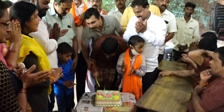 ಭಾಜಪಾ ಜಿಲ್ಲಾಧ್ಯಕ್ಷ ಸುದರ್ಶನ್ ಮೂಡುಬಿದಿರೆ ಜನುಮದಿನ- ವಿಶೇಷ ಚೇತನ ಮಕ್ಕಳೊಡನೆ ಹುಟ್ಟು ಹಬ್ಬದ ವಿಶೇಷ ಆಚರಣೆ – ಪುತ್ತೂರು ಶ್ರೀ ಮಹಾಲಿಂಗೇಶ್ವರ ದೇವಳದಲ್ಲಿ ಪೂಜೆ