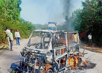 ನೆಲ್ಯಾಡಿ: ಶಾರ್ಟ್ ಸರ್ಕ್ಯೂಟ್‌ನಿಂದ ಅಗ್ನಿ ಅವಘಡ – ಪ್ಯಾಸೆಂಜರ್ ವಾಹನ ಬೆಂಕಿಗಾಹುತಿ