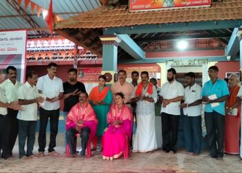 ಮುಂಡೂರು ಗ್ರಾ.ಪಂ ನೂತನ ಅಧ್ಯಕ್ಷ ಉಪಾಧ್ಯಕ್ಷ ರಿಗೆ  ಮೃತ್ಯುಂಜೇಶ್ವರ ದೇವಸ್ಥಾನ ದಲ್ಲಿ ಉತ್ಸವ ಸಮಿತಿ ವತಿಯಿಂದ ಗೌರವರ್ಪಣೆ