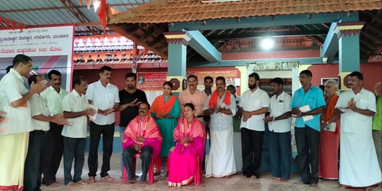 ಮುಂಡೂರು ಗ್ರಾ.ಪಂ ನೂತನ ಅಧ್ಯಕ್ಷ ಉಪಾಧ್ಯಕ್ಷ ರಿಗೆ  ಮೃತ್ಯುಂಜೇಶ್ವರ ದೇವಸ್ಥಾನ ದಲ್ಲಿ ಉತ್ಸವ ಸಮಿತಿ ವತಿಯಿಂದ ಗೌರವರ್ಪಣೆ