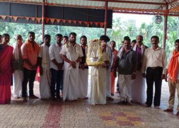 ನರಿಮೊಗರು ಮೃತ್ಯುಂಜಯೇಶ್ವರ ದೇವಸ್ಥಾನಕ್ಕೆ ಬಜಪ್ಪಳ ಶುಭಾ ಹರೀಶ್ ಬೈಪಾಡಿತ್ತಾಯ ರವರಿಂದ ಬೆಳ್ಳಿಯ ನಾಗಾಭರಣ ಸಮರ್ಪಣೆ