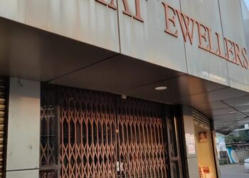 ಶ್ರೀಧರ್ ಭಟ್ ಜ್ಯುವೆಲ್ಲರ್ಸ್ ನಲ್ಲಿ ಕಳ್ಳತನ- ಪೋಲೀಸ್ ಸ್ಟೇಷನ್ 50 ಮೀ. ಅಂತರದಲ್ಲಿದ್ದಾಗಲೇ ಕಳ್ಳರ ಸಾಹಸ