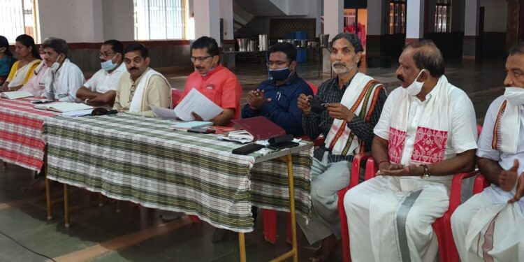 ಪುತ್ತೂರು : ಜಾತ್ರೋತ್ಸವದ ಅಂಗವಾಗಿ ಅಧಿಕಾರಿಗಳ ಪೂರ್ವಭಾವಿ ಸಭೆ : ರಸ್ತೆಗಳ ಸುವ್ಯವಸ್ಥೆ,ಅಲಂಕಾರ, ಶುಚಿತ್ವ, ಪಾರ್ಕಿಂಗ್ ವ್ಯವಸ್ಥೆ, ಕೋವಿಡ್ ಮುಂಜಾಗ್ರತಾ ಕ್ರಮಗಳ ಬಗ್ಗೆ ಚರ್ಚೆ