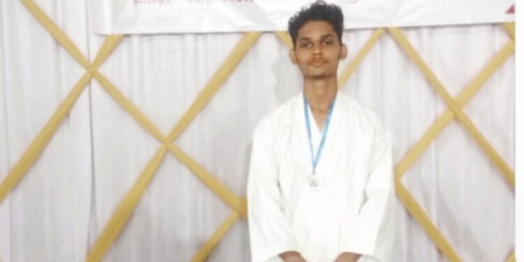 ಜಿಲ್ಲಾ ಮಟ್ಟದ ಕರಾಟೆ ಪಂದ್ಯಾಟ- ವಿವೇಕಾನಂದ ಪದವಿಪೂರ್ವ ಕಾಲೇಜಿನ ಹೃತಿಕ್ ಕೆ ಎಂ ಗೆ ಬೆಳ್ಳಿ ಪದಕ