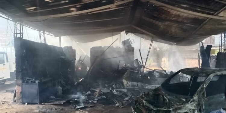 ವಿಟ್ಲ: ಗ್ಯಾರೇಜ್ ನಲ್ಲಿ ಅಗ್ನಿ ಅವಘಡ – ಗ್ಯಾರೇಜ್ ಸಂಪೂರ್ಣ ಬೆಂಕಿಗಾಹುತಿ