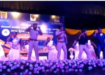ಮಂಗಳೂರು: ಮಲೆಯಾಳಂ ಹಾಡಿಗೆ ಪೊಲೀಸ್ ಅಧಿಕಾರಿಗಳಿಂದ ಸಖತ್ ಸ್ಟೆಪ್..!
