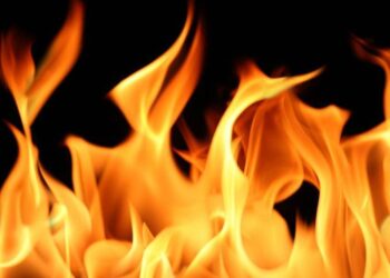 ಉಡುಪಿ : ಚಲಿಸುತ್ತಿದ್ದ ಕಾರಿನಲ್ಲಿ ಆಕಸ್ಮಿಕ ಬೆಂಕಿ : ಪ್ರಯಾಣಿಕ ಪ್ರಾಣಪಾಯದಿಂದ ಪಾರು