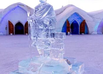 ಕೆನಡಾದಲ್ಲಿ ನಿರ್ಮಾಣವಾಯಿತು “ರಾಷ್ಟ್ರಪಿತನ ಮಂಜಿನ ಪ್ರತಿಮೆ”