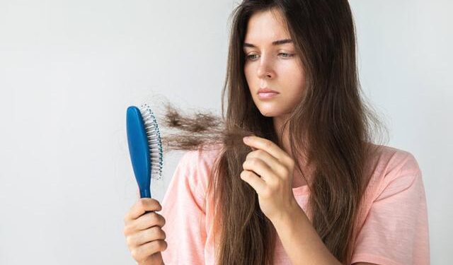 ಕೂದಲು ಉದುರುವ ಸಮಸ್ಯೆಯೇ..? ಹಾಗಾದರೇ ಈ ಮನೆ ಮದ್ದು ಬಳಸಿ ನೋಡಿ