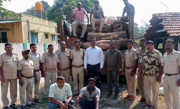 ಕಾಫಿ ಸಿಪ್ಪೆಯಡಿ ಬೀಟೆ ನಾಟಾ ಸಾಗಾಟ- ಇಬ್ಬರ ಬಂಧನ