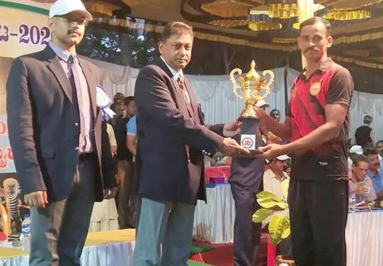 ಜಿಲ್ಲಾ ಪೊಲೀಸ್ ಸಿಬ್ಬಂದಿಗಳ ವಾರ್ಷಿಕ ಕ್ರೀಡಾಕೂಟ : ಪುರುಷ ವಿಭಾಗದ ಚಾಂಪಿಯನ್ ಆಗಿ ಪುತ್ತೂರು ಸಂಚಾರ ಪೊಲೀಸ್ ಠಾಣೆಯ ರಾಧಕೃಷ್ಣ ಗೌಡ