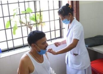 ಬಂಟ್ವಾಳ: ಸರಕಾರಿ ಆಸ್ಪತ್ರೆಯಲ್ಲಿ ಶಾಸಕ ರಾಜೇಶ್ ನಾಯ್ಕ್ ಉಳಿಪ್ಪಾಡಿ ಕೋವಿಡ್ ಲಸಿಕೆ ಪಡೆದರು