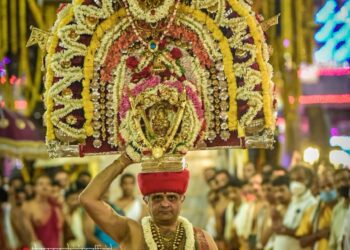 ರಥಾರೂಢನಾಗಿ ಭಕ್ತರಿಗೆ ದರುಶನವಿತ್ತ ಹತ್ತೂರ ಒಡೆಯ