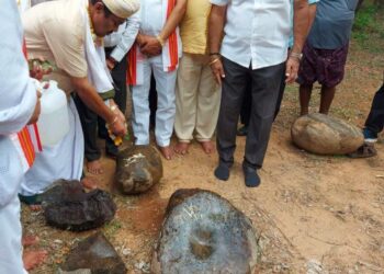 ಎಣ್ಮೂರು ಕ್ಷೇತ್ರದಿಂದ ಪಡುಮಲೆ ಕ್ಷೇತ್ರಕ್ಕೆ ಗಂಧ, ತೀರ್ಥಪ್ರಸಾದ ಆಗಮನ