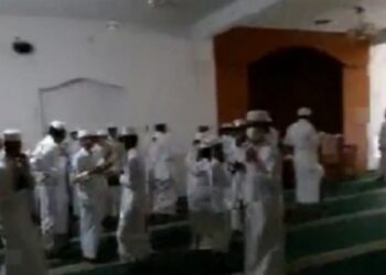 ಮಡಿಕೇರಿ : 150ಕ್ಕೂ ಹೆಚ್ಚು ವಿದ್ಯಾರ್ಥಿಗಳಿಗೆ ಮಾಸ್ಕ್, ಸಾಮಾಜಿಕ ಅಂತರವಿಲ್ಲದೆ ಬೋಧನೆ : ತಹಶೀಲ್ದಾರರಿಂದ ಮಸೀದಿ ಮೇಲೆ ದಾಳಿ