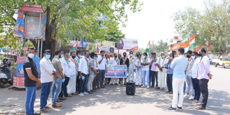 ಯುವ ಕಾಂಗ್ರೆಸ್ ವತಿಯಿಂದ ಕೋವಿಡ್-19 ಜಾಗೃತಿ ಕಾರ್ಯಕ್ರಮ : ನಗರದಾದ್ಯಂತ ಮಾಸ್ಕ್ ವಿತರಣೆ