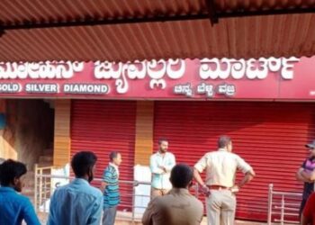 ಸುಳ್ಯ : ಮೋಹನ್ ಜ್ಯುವೆಲ್ಲರಿಯಲ್ಲಿ ಕಳ್ಳತನ : ಲಕ್ಷಾಂತರ ರೂ. ಮೌಲ್ಯದ ನಗದು ಹಾಗೂ ಸಿ. ಸಿ ಕ್ಯಾಮೆರಾ ಹೊತ್ತ್ಯೊದ ಖದೀಮರು