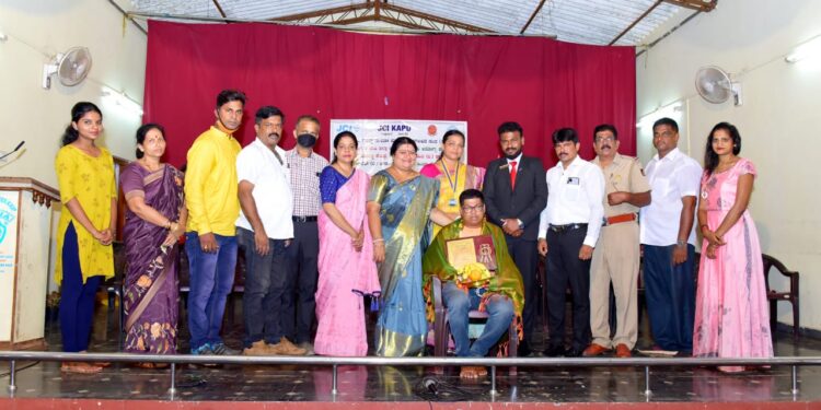 ವೈಯಕ್ತಿಕವಾಗಿ 50 ಬಾರಿ ರಕ್ತದಾನ ಮಾಡುವ ಮೂಲಕ ಸಾಧನೆಗೈದ ಪ್ರವೀಣ್ ಕುರ್ಕಾಲು ರವರಿಗೆ ಜೆಸಿಐ ಇಂಟರ್ ನ್ಯಾಷನಲ್ ವತಿಯಿಂದ ‘ಸಾಧಕ ರತ್ನ ಪ್ರಶಸ್ತಿ’