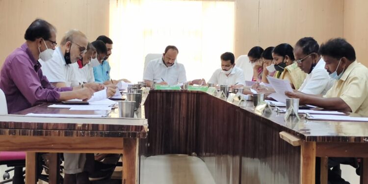 ಪುತ್ತೂರು : ಎಪಿಎಂಸಿ ಸಾಮಾನ್ಯ ಸಭೆ : ಎಪಿಎಂಸಿ ರಸ್ತೆಯ ರೈಲ್ವೆ ಅಂಡರ್ ಬ್ರಿಡ್ಜ್ ನಿರ್ಮಾಣ ಕಾರ್ಯಕ್ಕೆ ಸಂಬಂಧಿಸಿದ ಎಲ್ಲ ಹಂತಗಳು ಪೂರ್ಣಗೊಂಡಿವೆ. ಇನ್ನೆರಡು ತಿಂಗಳಲ್ಲಿ ಕಾಮಗಾರಿ ಆರಂಭ – ದಿನೇಶ್ ಮೆದು