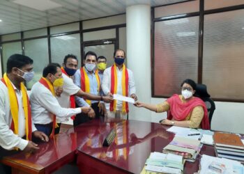 ದ.ಕ ಜಿಲ್ಲೆಯಾದ್ಯಂತ ” ಗಾಂಧಿ ಭವನ” ನಿರ್ಮಾಣ ಹಾಗೂ ಸರಕಾರಿ ಜಮೀನನ್ನು ನಿವೃತ್ತಿ ಮಿಲಿಟರಿಯವರಿಗೆ,ವಿಕಲಚೇತನರಿಗೆ,ಕಡು ಬಡವರಿಗೆ ಮಂಜೂರು ಮಾಡಲು ಕನ್ನಡ ಸೇನೆ ಕರ್ನಾಟಕ ವತಿಯಿಂದ ಉಪಜಿಲ್ಲಾಧಿಕಾರಿಗಳಿಗೆ ಮನವಿ ಸಲ್ಲಿಕೆ