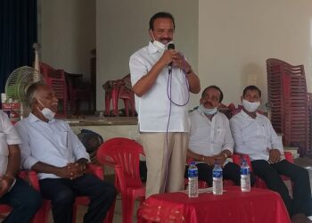 ಮಠಂತಬೆಟ್ಟು ಶ್ರೀ ಮಹಿಷಮರ್ದಿನಿ ದೇವಸ್ಥಾನಕ್ಕೆ ಡಿ.ವಿ.ಸದಾನಂದ ಗೌಡ ಭೇಟಿ : ಜೀರ್ಣೋದ್ಧಾರ ಕಾರ್ಯ ಮತ್ತು ಬ್ರಹ್ಮಕಲಶೋತ್ಸವದ ಸಿದ್ಧತೆಗಳ ಪರಿಶೀಲನೆ