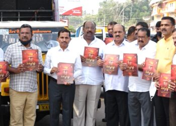 (ಏ.22) ಪಡುಮಲೆ ಕೋಟಿ ಚೆನ್ನಯ ಜನ್ಮಸ್ಥಾನದಲ್ಲಿ ಪ್ರತಿಷ್ಠೆ, ಬ್ರಹ್ಮಕಲಶಾಭಿಷೇಕ : ಪುತ್ತೂರು ಪೇಟೆಯಲ್ಲಿ  ಆಮಂತ್ರಣ ವಿತರಣೆ