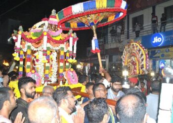 ಪುತ್ತೂರು ಜಾತ್ರೋತ್ಸವದ ಕಟ್ಟೆ ಪೂಜೆ ವೇಳೆ ವರ್ಷಗಳ ಬಳಿಕ ಮಹಾಲಿಂಗೇಶ್ವರ ಹಾಗೂ ವೆಂಕಟರಮಣ ದೇವರ ಮುಖಾಮುಖಿ ಭೇಟಿ