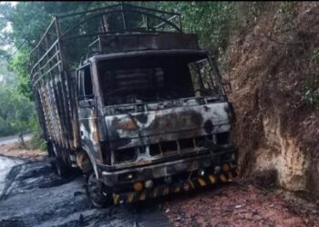 ಮಡಿಕೇರಿ: ಲಾರಿ, ಕಾರ್ ನಡುವೆ ಅಪಘಾತ – ಮೂರು ಗಂಟೆ ಧಗ ಧಗಿಸಿದ ವಾಹನಗಳು