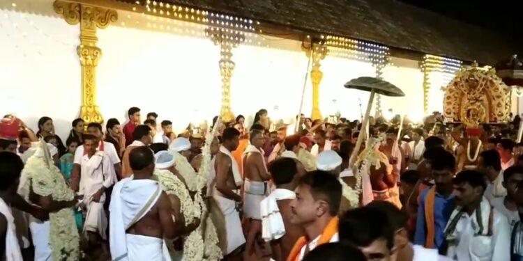 (ಏ.16) ಬಲ್ನಾಡಿನಿಂದ ದಂಡ ನಾಯಕ ಮತ್ತು ಉಳ್ಳಾಲ್ತಿ ದೈವಗಳ ಕಿರುವಾಳು ಆಗಮನ : ಎಲ್ಲೆಲ್ಲೂ ಮಲ್ಲಿಗೆಯ ರಾಶಿ, ಪುತ್ತೂರಿಡೀ ಮಲ್ಲಿಗೆಯ ಕಂಪು ಬಿರೋ ದಿನ