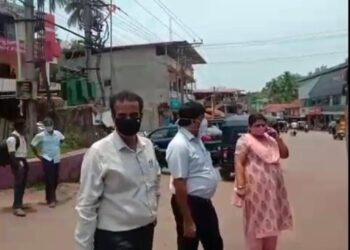 ಪುತ್ತೂರು : ಅಗತ್ಯ ಸೇವೆಗಳ ಹೊರತು ಪಡಿಸಿ ಉಳಿದ ಅಂಗಡಿ ಮಳಿಗೆಗಳನ್ನು ಬಂದ್ ಮಾಡುವಂತೆ – ಎ.ಸಿ, ನಗರ ಸಭೆ ಹಾಗೂ ಪೋಲಿಸರಿಂದ ಸೂಚನೆ