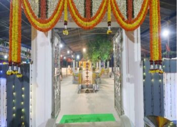 ಪಡುಮಲೆ : ಕೋಟಿ ಚೆನ್ನಯರ ಆರಾಧನಾ ಸ್ಥಾನಗಳ ಪ್ರತಿಷ್ಠೆ ಬ್ರಹ್ಮಕಲಶಾಭಿಷೇಕ – ಆರಾಧನೆ ಆರಂಭಗೊಳ್ಳುತ್ತಿದಂತೆ ಪ್ರತ್ಯಕ್ಷಗೊಂಡ ಕೃಷ್ಣ ಸರ್ಪ ಮತ್ತು ನಾಗಗಳು