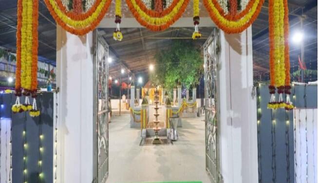 ಪಡುಮಲೆ : ಕೋಟಿ ಚೆನ್ನಯರ ಆರಾಧನಾ ಸ್ಥಾನಗಳ ಪ್ರತಿಷ್ಠೆ ಬ್ರಹ್ಮಕಲಶಾಭಿಷೇಕ – ಆರಾಧನೆ ಆರಂಭಗೊಳ್ಳುತ್ತಿದಂತೆ ಪ್ರತ್ಯಕ್ಷಗೊಂಡ ಕೃಷ್ಣ ಸರ್ಪ ಮತ್ತು ನಾಗಗಳು