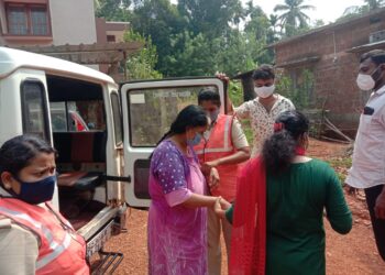 ಪುತ್ತೂರು : ಅಶಕ್ತ ಮಹಿಳೆಯೊಬ್ಬರನ್ನು ಮನೆಗೆ ತಲುಪಿಸುವ ಮೂಲಕ ಮಾನವೀಯತೆ ಮೆರೆದ ನಗರಸಭೆ ಅಧಿಕಾರಿಗಳು