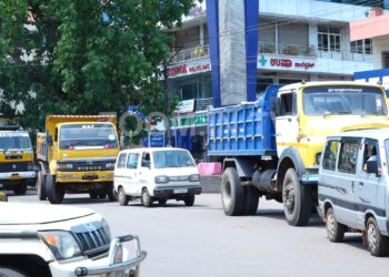 ಪುತ್ತೂರು : ಕಠಿಣ ಕ್ರಮದ ನಡುವೆಯೂ ಅಧಿಕ ವಾಹನ ಸಂಚಾರ : ಅನಗತ್ಯ ಓಡಾಡ್ತಿದ್ದ ವಾಹನಗಳು ಸೀಜ್​, ದಂಡ