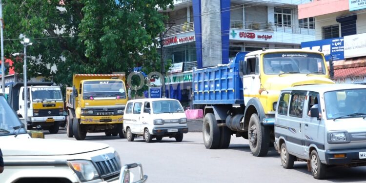 ಪುತ್ತೂರು : ಕಠಿಣ ಕ್ರಮದ ನಡುವೆಯೂ ಅಧಿಕ ವಾಹನ ಸಂಚಾರ : ಅನಗತ್ಯ ಓಡಾಡ್ತಿದ್ದ ವಾಹನಗಳು ಸೀಜ್, ದಂಡ